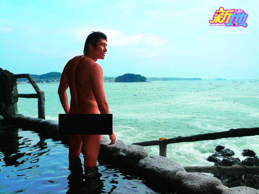 袁文傑 袁文傑曾拍攝旅遊節目《愛在異鄉的季節》，為將日本傳統浸溫泉的風俗呈演出來，於是入鄉隨俗全祼上陣