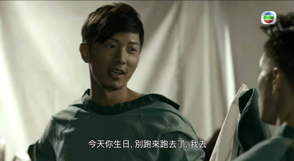 高鈞賢 高鈞賢在《白色強人II》飾演頭部中彈的病人，全程要抽搐著演戲，網友大讚他演技突發猛進。
