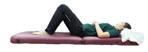 尿失禁 一般初學者可用仰臥式，把手放在上腹 ，感覺上腹肌肉不應用力收縮。曲膝、兩腳打開與肩同寬