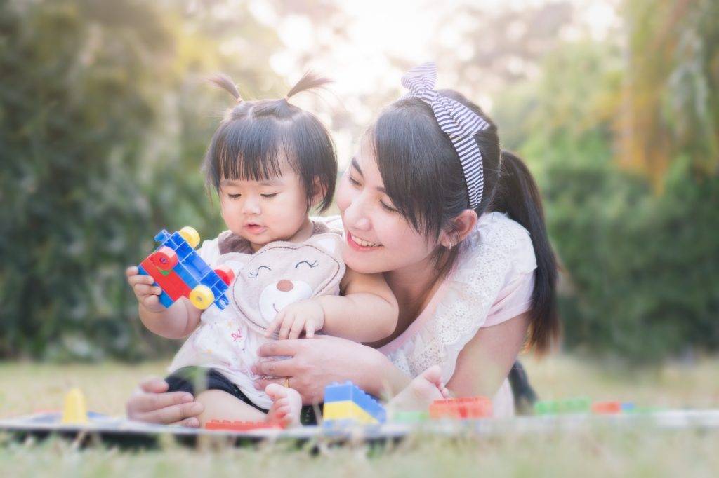 全職媽媽 其實很多嬰兒用品都是階段性使用，只使用一段時期。如BB車、BB床、玩具等可以使用親友的二手貨，甚至加入不同的媽媽谷，互相Share。