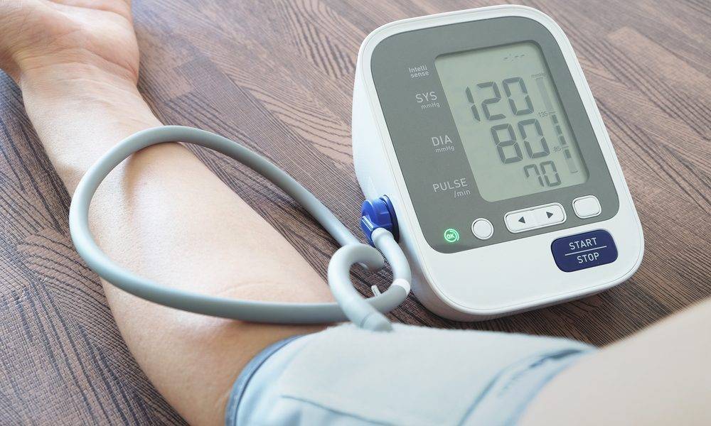 三高飲食 高血壓 一般建議75歲以上人士至少每年檢查一次血壓，正常高值血壓收縮壓在130-139mmHg，舒張壓85-89mmHg）則至少每半年檢查一次。