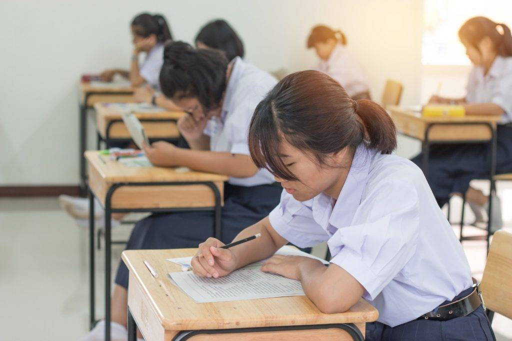 美國升學優勢 香港讀書很多時因為科目的難度、讀書的環境、沒完沒了的考試和測驗，導致同學壓力太大，繼而放棄他的天賦。