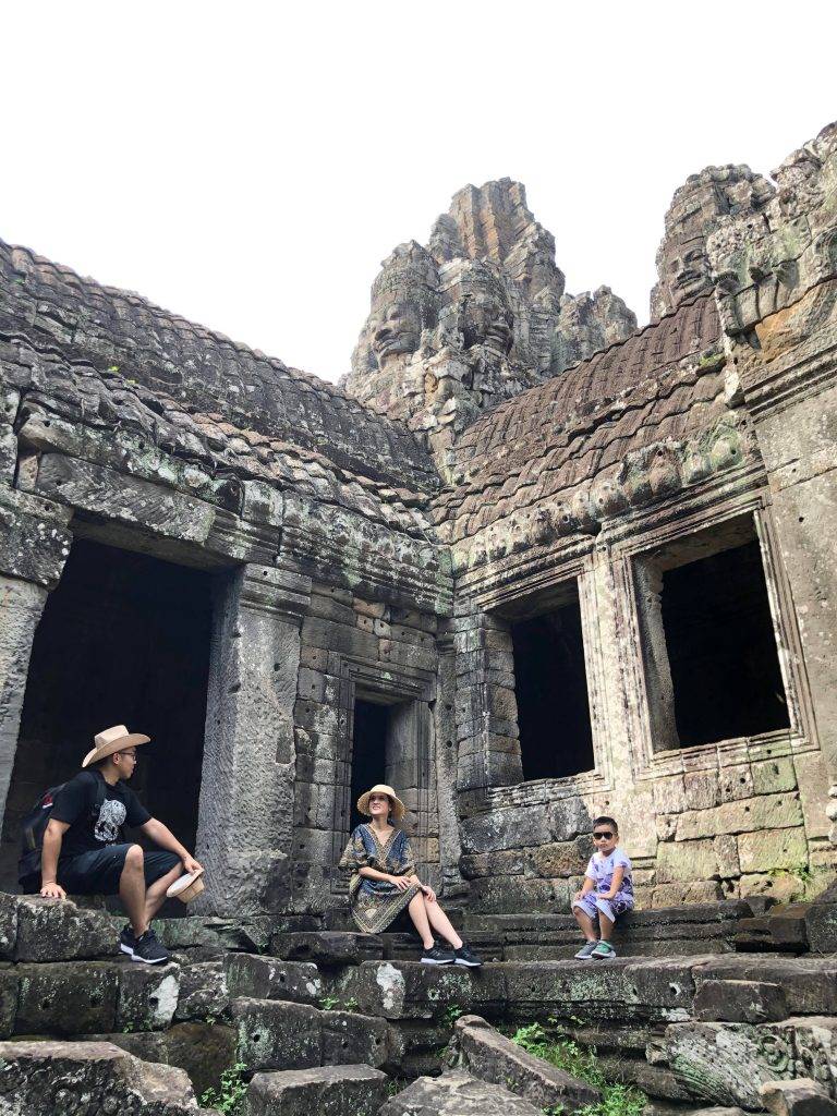 偽單親 小孩托爸爸出國的福，每年都可以出國體驗不同生活，還學了不少柬埔寨語言，因為可以接觸當地的人、事、物。