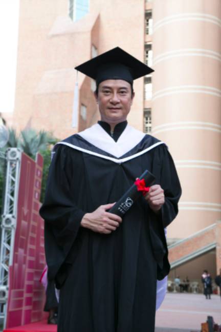 劉錫明 劉錫明多年來不斷進修，取得工商管理碩士，修畢媒體關係研究，十分博學