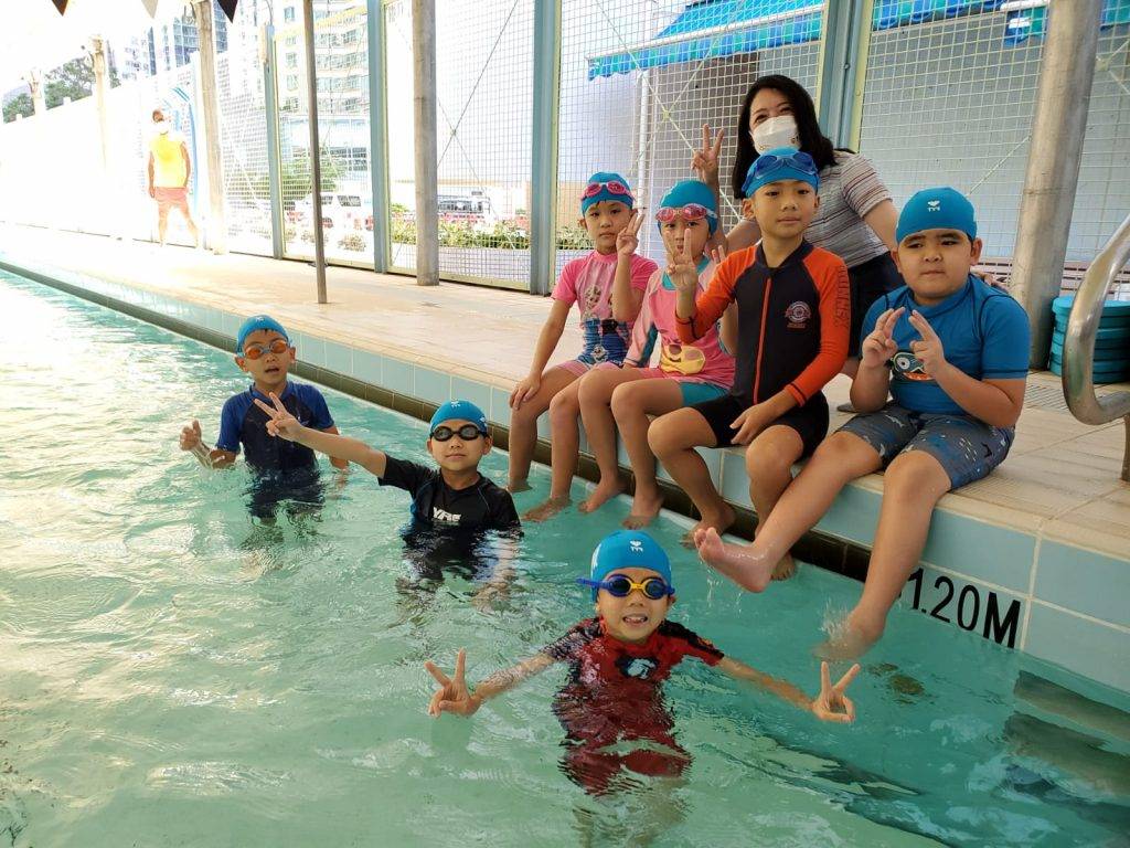 自理能力 保良局雨川小學加入了游泳課，助初小生建自信及增自理力。