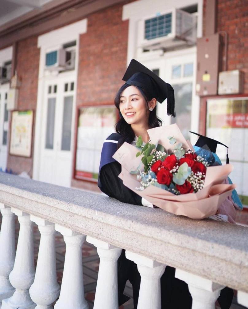 郭柏妍 郭栢妍 白色強人2 正式成為一名碩士畢業生。