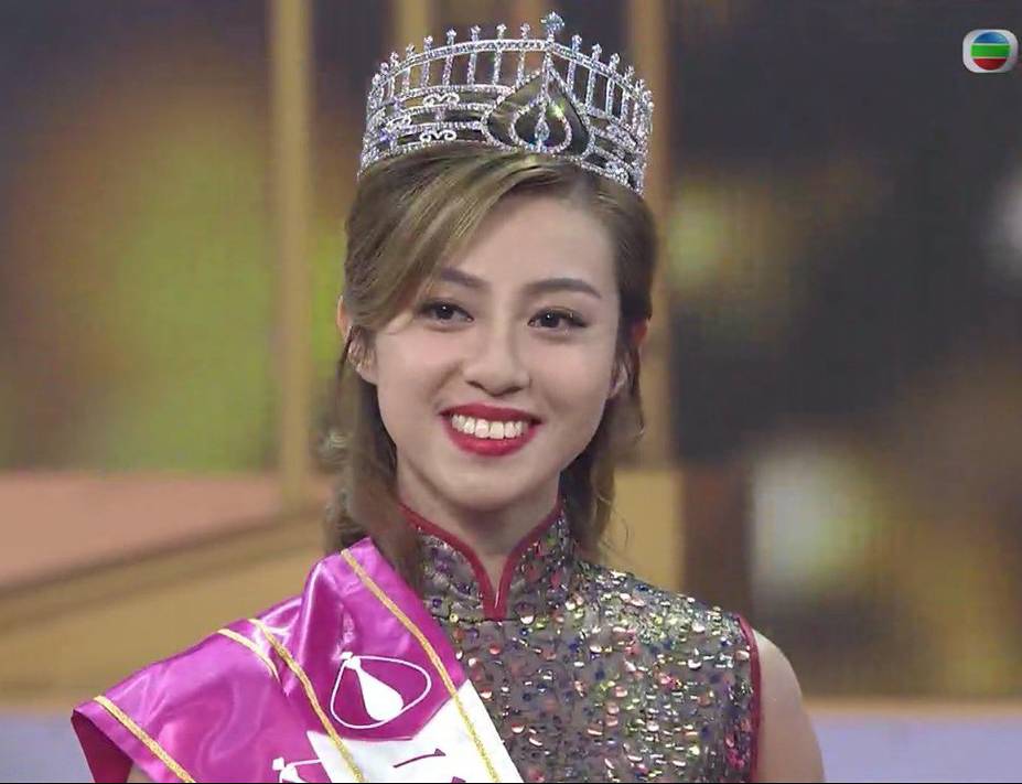 香港小姐2022 冠軍 亞軍 季軍 最上鏡小姐 亞軍許子萱同時是國際親善小姐得主。