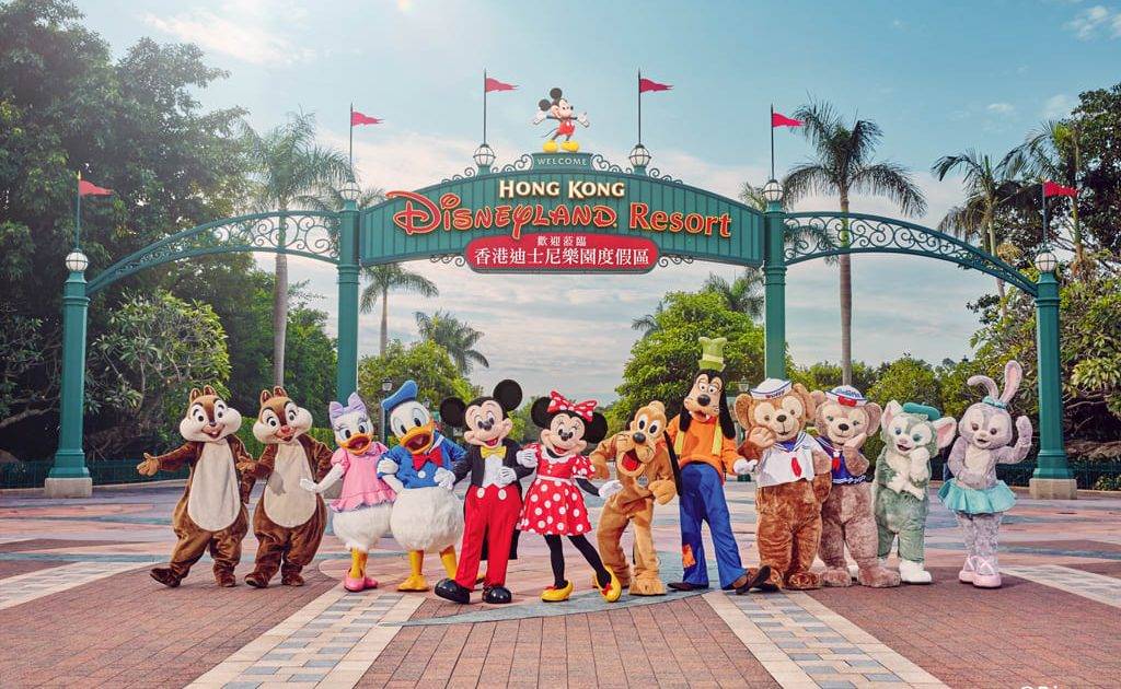 迪士尼門票加價 香港迪士尼公佈將新增「特定高峰日子」門票，預計首次將會在聖誔期間出現，成人門票為759元，小童門票為569元；而年票「奇妙處處通」亦會加價
