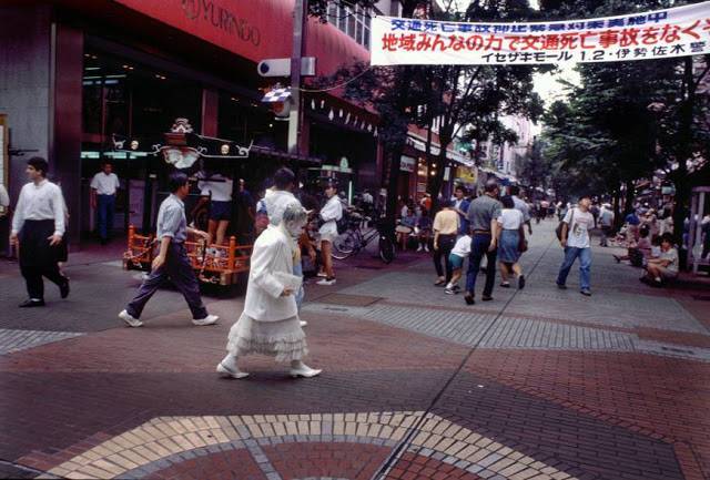 橫濱瑪麗 二戰 橫濱瑪麗 日本最老妓女 穿著白蕾絲裙在街上流連的瑪麗