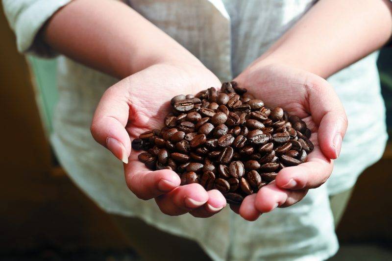 英文諺語 食物 諺語其中一個意思源自咖啡豆中的咖啡因，令人變得精神，充滿力量。