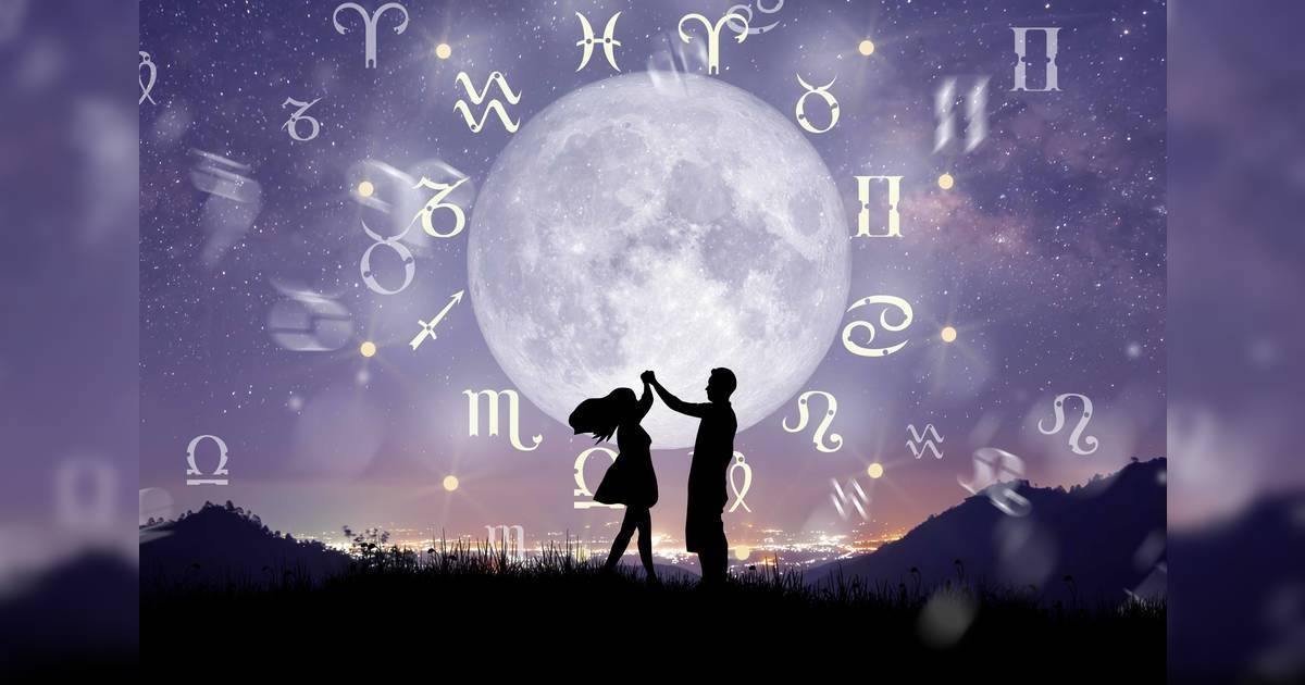 牡羊座男 Astrological zodiac signs inside of horoscope circle. Couple singing and dancing over the zodiac wheel and milky way background. The power of the universe concept.