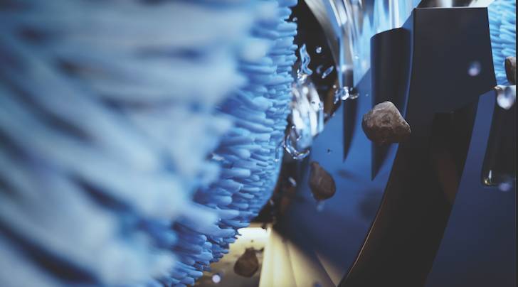吸塵機 專利高轉速離心力滾刷，其雙滾刷每邊可提供每分鐘4,500次高速旋轉，每分鐘合共9,000轉的強大轉速，比同類型產品具有更快的轉數，持續在吸洗過程中將乾、濕污垢從滾刷分離，具更高的潔地能力
