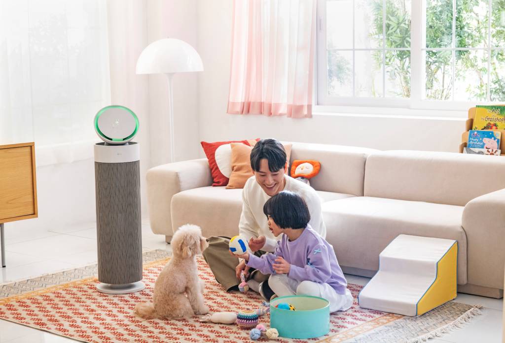 lg puricare LG PuriCare™ AeroBooster 外型時尚纖巧,無論放在孩子的房間還是客廳角落,都不佔位置。(圖片來源:LG)