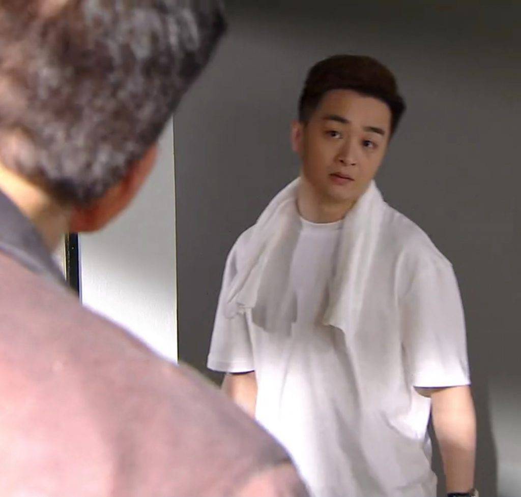 譚輝智 愛回家 角色「何守烏」是一名工程師,為璟風、張愛盈等人提供不少專業意見與幫助,和眾人打好關係(圖片來源:TVB)