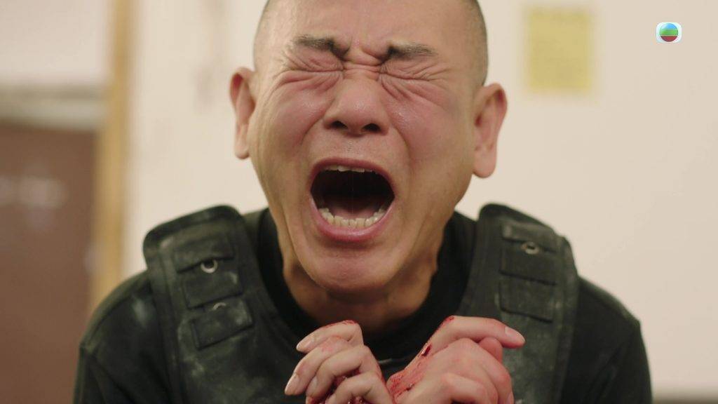 刑偵12 宣傳預告開頭,隨著一把神秘女聲說出:「好耐冇見喇,阿風(林保怡劇情角色為丁洛風)」,緊接即是一連串林保怡埋首查案鏡頭、及慌亂和悲慟表情特寫,相當有戲。之後在一輪官能刺激的動作、駁火、爆破、火燒及墜樓場面後,鏡頭出現張振朗超詭異奸笑特寫及被制服的畫面,並緊接林保怡獨白:「你最好盡快搵證據證明你自己係無辜」,塑造出一種正邪對立的超強緊張感,令人期待。(圖片來源:TVB)