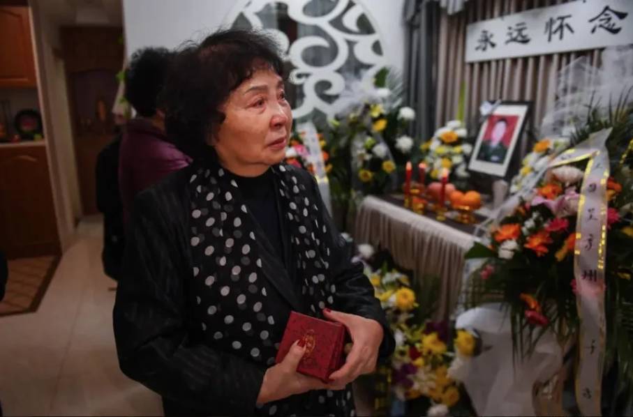 盛海琳 高齡產婦 直到2023年,盛海琳中風丈夫因心臟病猝逝。(圖片來源:騰訊網)
