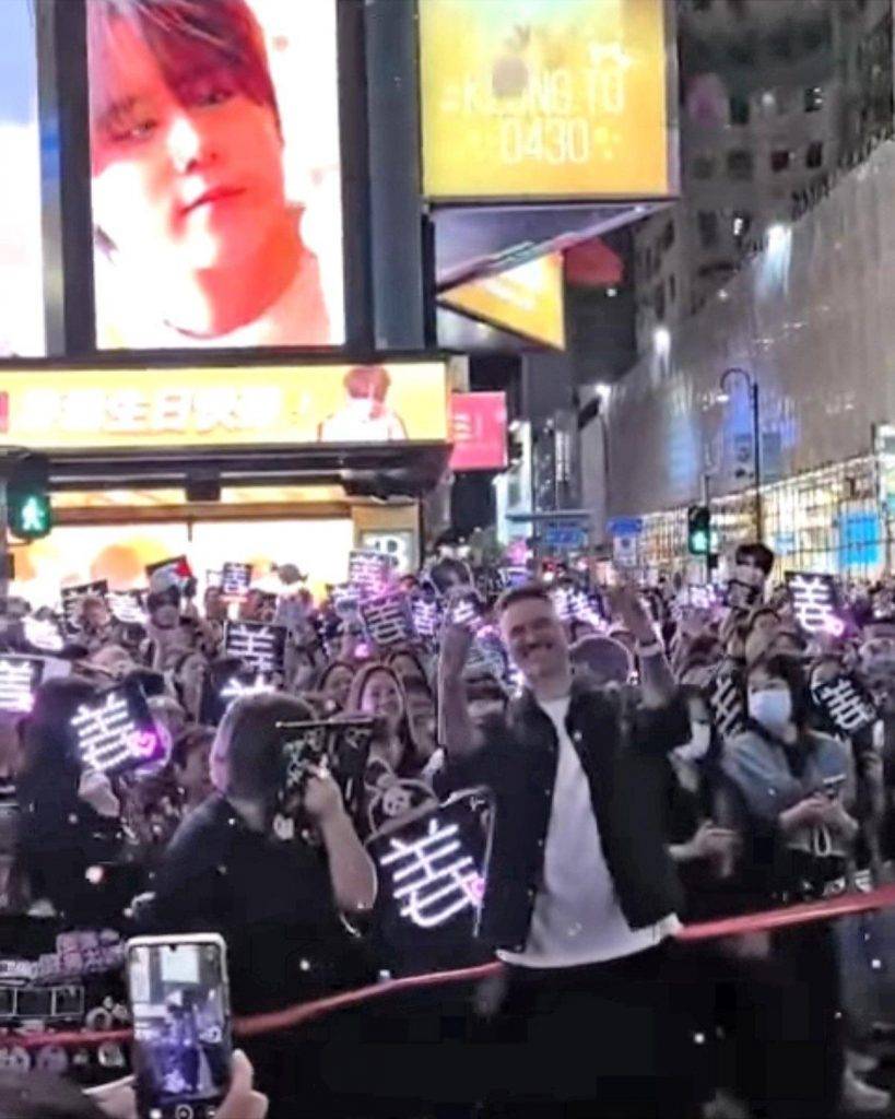 中年好聲音3 占士丁丁 占士丁丁在銅鑼灣拍下的影片得到超過2,000讚好,不少姜糖讚賞占士丁丁的友好舉動,留言表示「識英雄重英雄。」(圖片來源:占士丁丁IG)