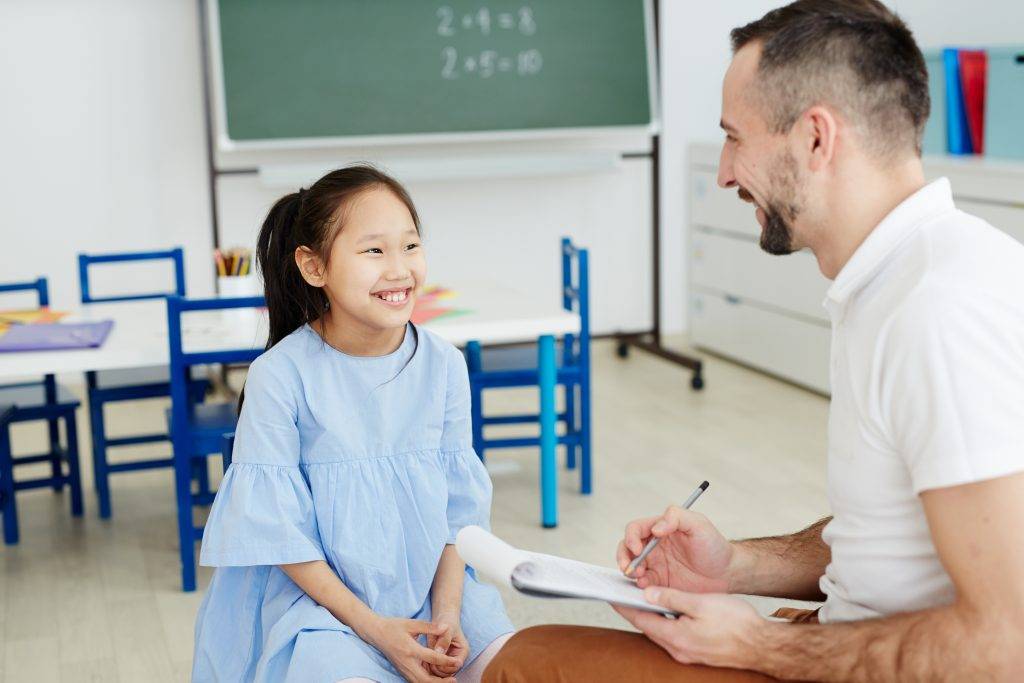 小學叩門 (圖片來源:Shutterstock)