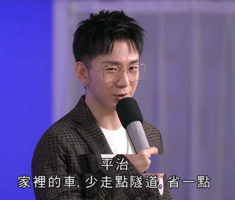 女神配對計劃 曾展望 在第1集面試時,被Bob提問「12萬年薪」平時用甚麼代步,Eddie回應自己揸Benz,被森美推測係「富二代」。(圖片來源:TVB)