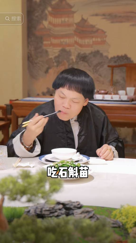 八両金 葉競生 今年5月底,八両金在其抖音平台替一間食肆餐廳宣傳,除了品嚐各種菜餚之外,還做出打功夫的動作,全程精神奕奕,胃口大開。(圖片來源:抖音@八両金)