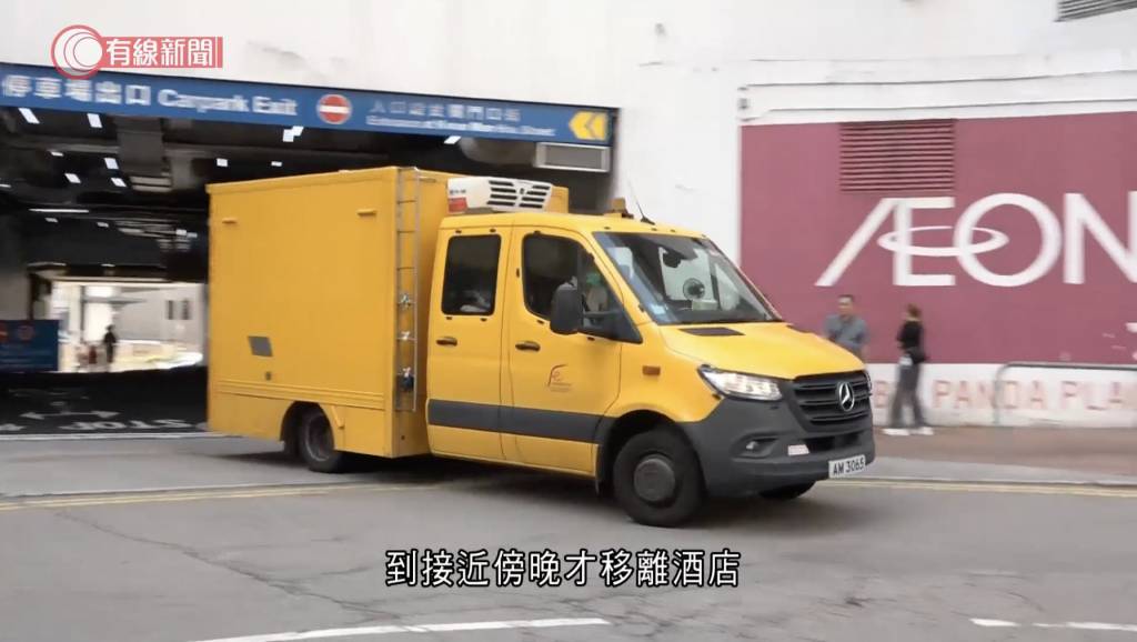 荃灣悅來酒店 4屍命案 三母子遺體於傍晚時分才移離酒店。(圖片來源:截圖@有線新聞)