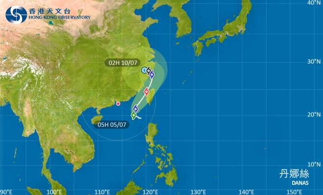 熱帶氣旋丹娜絲今日會在南海東北部徘徊並逐漸增強，隨後轉往偏北方向移動，大致移向台灣海峽至廣東東部沿岸一帶