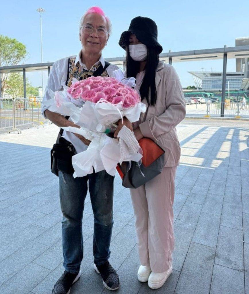 王青霞 李龍基 李龍基向傳媒發布接老婆出獄的照片(圖片來源:官方圖片)
