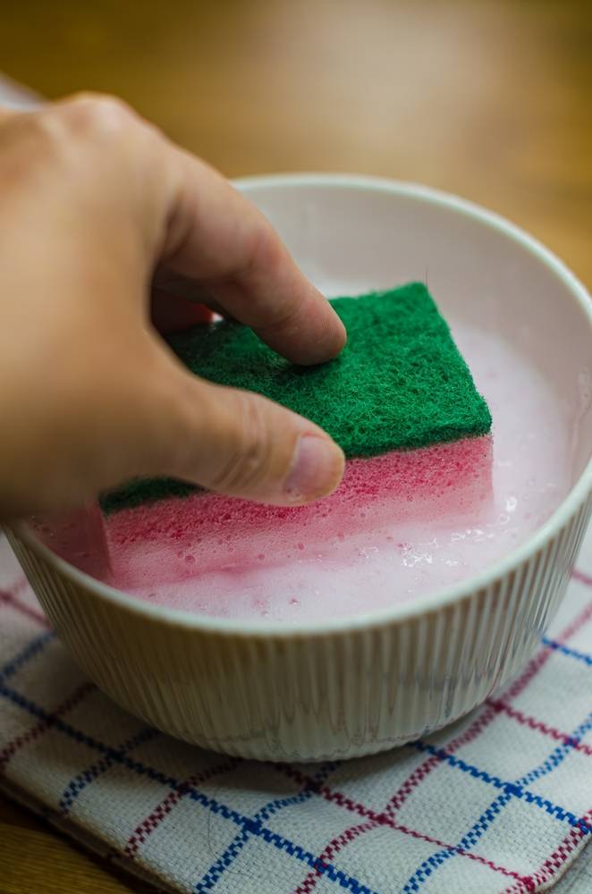 清除膠紙漬 (圖片來源:Shutterstock)