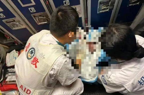 16歲 山東航空 嬰兒出生一度沒有喊聲。(圖片來源:澎湃新聞)