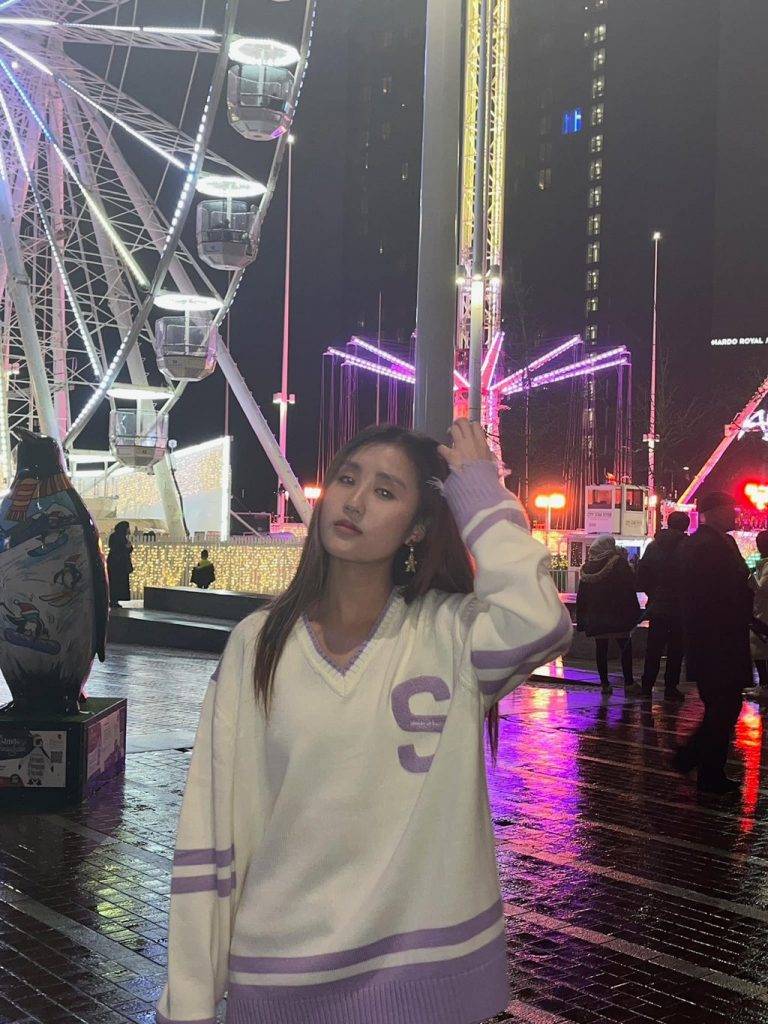 林子博 英國 林子博20歲女兒詠渝暑假期間將在新城電台實習。 (圖片來源:Facebook)