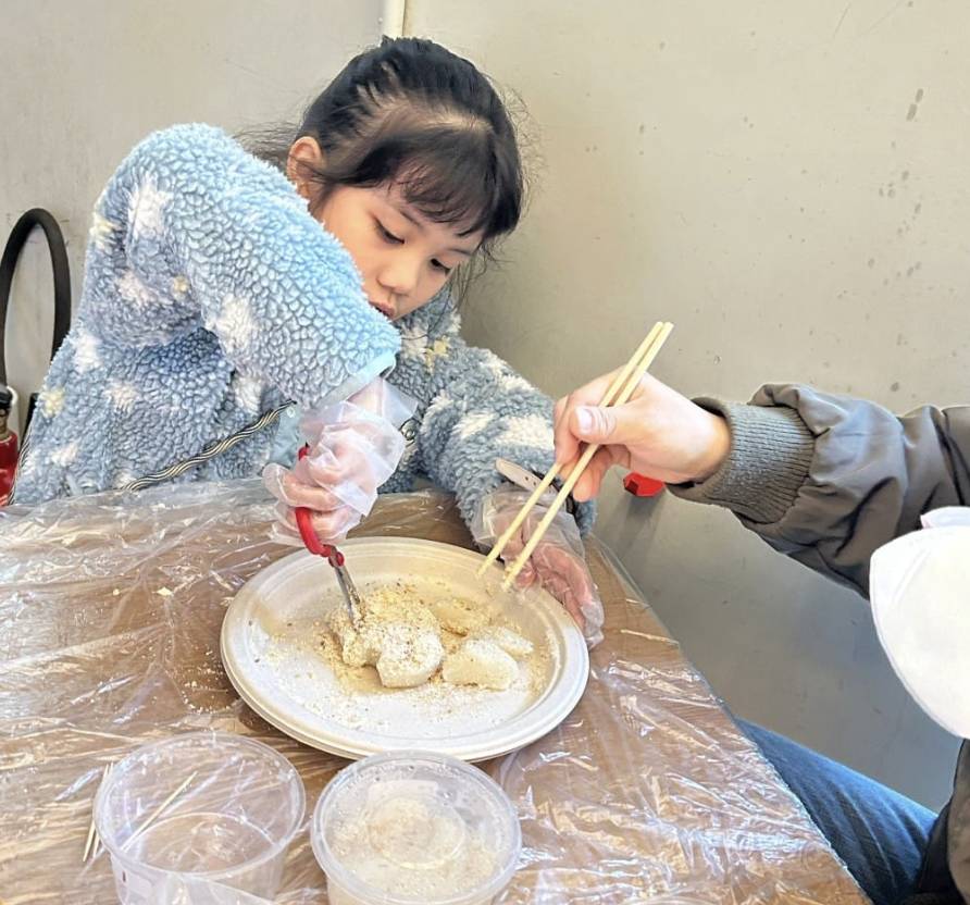 親子體驗本地非遺| (圖片來源:大坑火龍文化館)