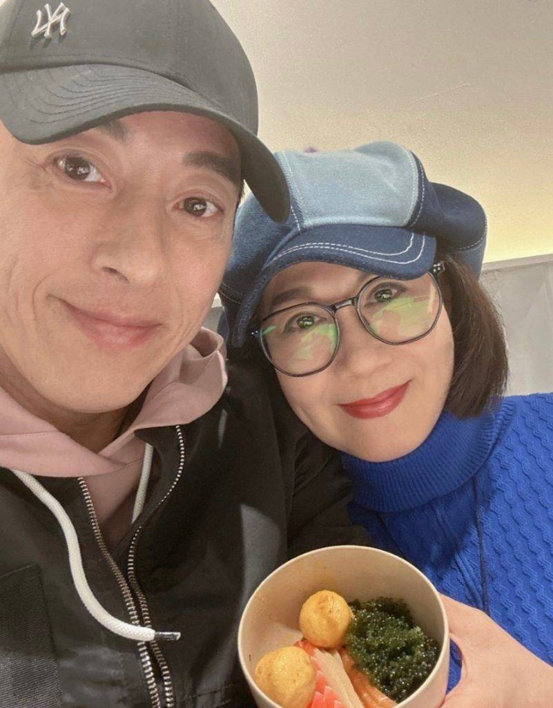 呂頌賢 肺病 夫妻二人十分恩愛,經歷了今次事件感情更穩固。(圖片來源:呂頌賢微博)