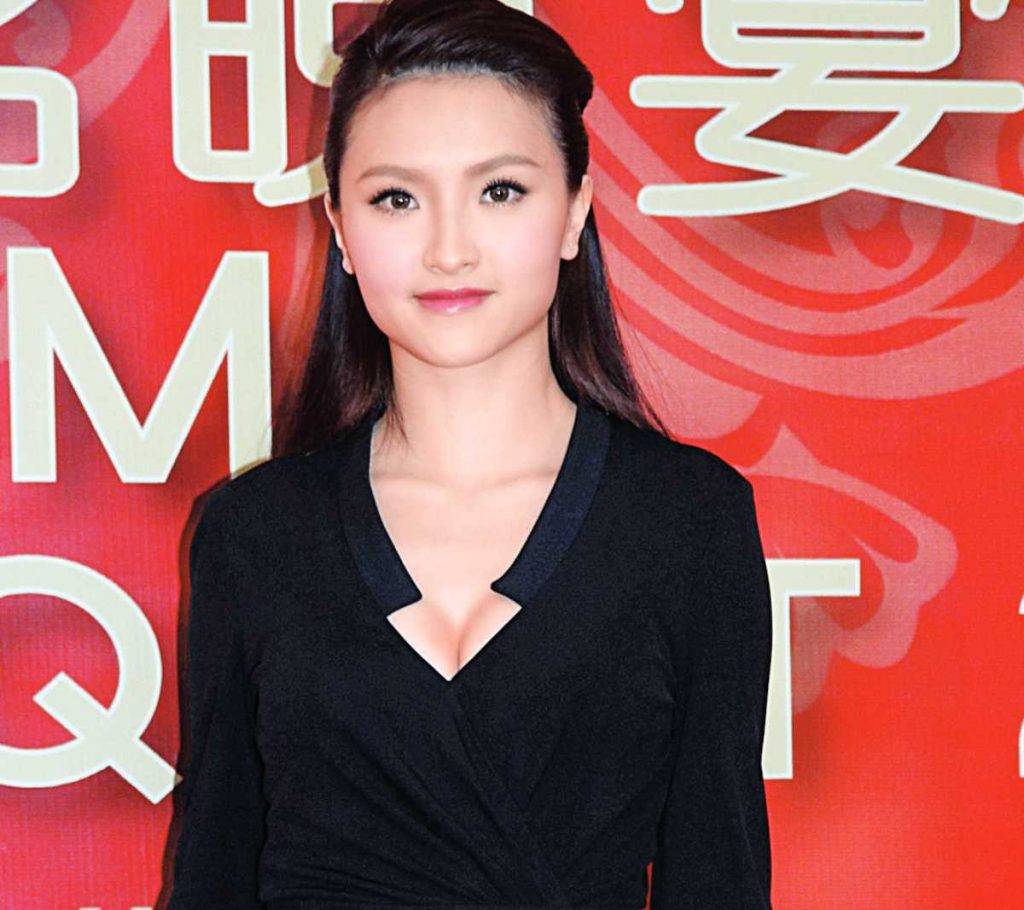 林欣彤 ig 2011年出道簽約英皇不久後,22歲的林欣彤曾因聲帶撕裂及情緒問題影響發展工作停滯,2016年林欣彤曾轉簽王祖藍成立的工作室,然而由於公司運作出現了問題,導致旗下藝人紛紛離巢,林欣彤一年後轉簽華納唱片,5年後完約成為獨立歌手。(圖片來源:東方新地)