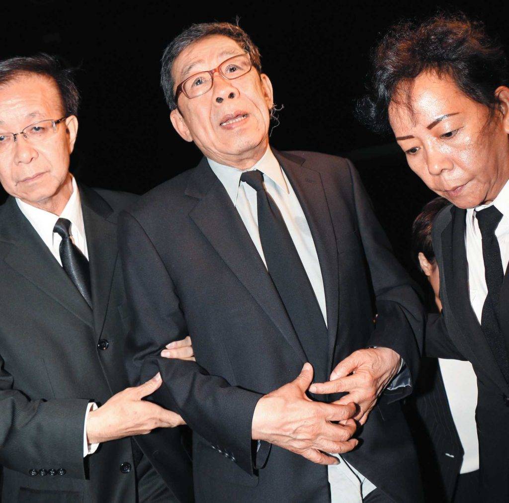 胡楓 呂詠荷 胡楓與亡妻呂詠荷相親相愛半世紀,難過地其妻子於9年前因病離世,而胡楓面對相愛59年的髮妻離世,更是心痛難捨。(圖片來源:東方新地)