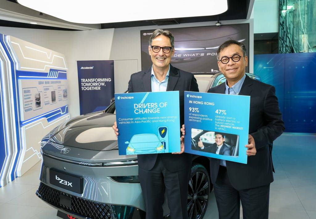 新能源車 《Drivers of Change》全球民研報告指出,83%亞太受訪者對新能源車持正面態度,57%計劃短期內購買。香港表現尤為突出:93%持正面態度,47%已擁有電動或混合動力車,遠高於亞太區平均。英之傑亞太區行政總裁Phil Jenkins(左) 英之傑大中華區董事總經理劉啟成(右)。(圖片來源:英之傑集團)