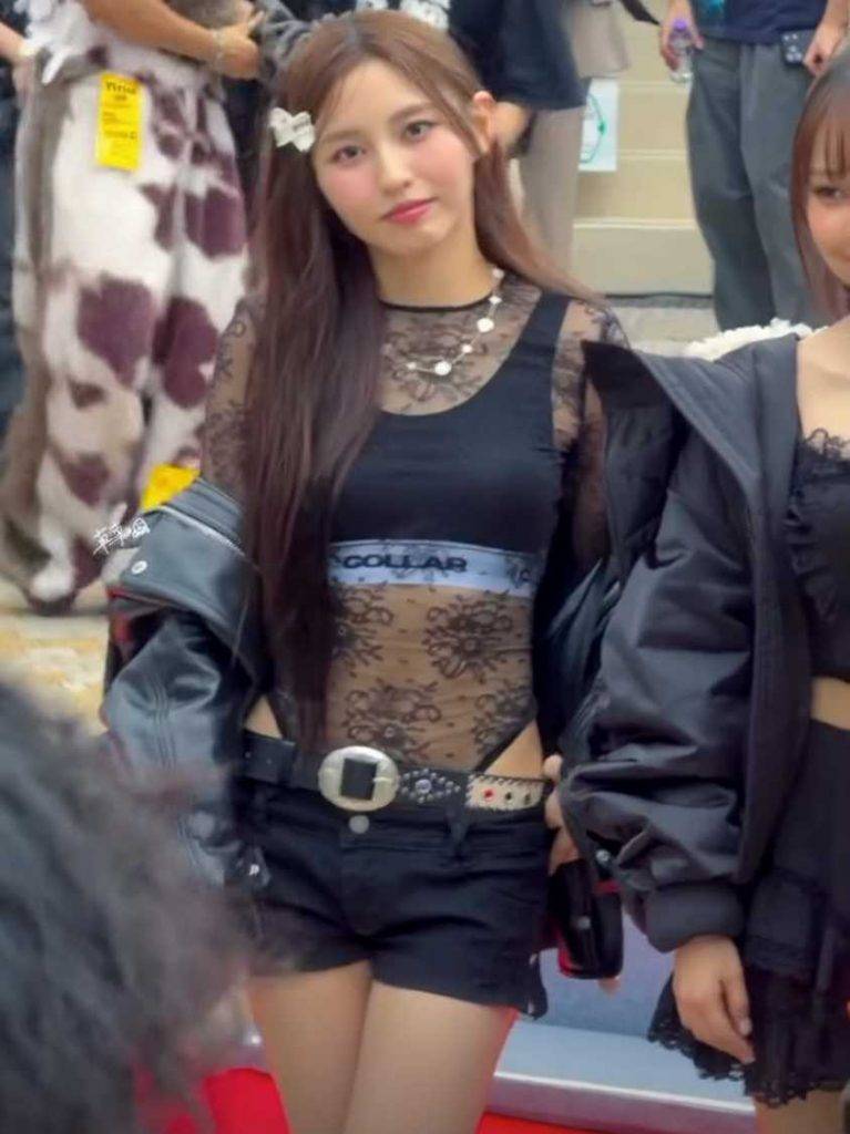 叱咤樂壇流行榜 mc張天賦 Ivy So的服裝原來隱藏性感。(圖片來源:youtube@商業電台 Hong Kong Toolbar)