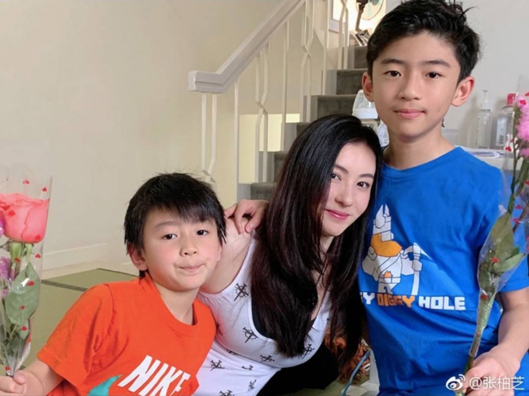 謝霆鋒 張栢芝 張栢芝與謝霆鋒結婚期間育有兩名兒子,分別是 Lucas 謝振軒和 Quintus 謝振南。(圖片來源:微博@張柏芝)