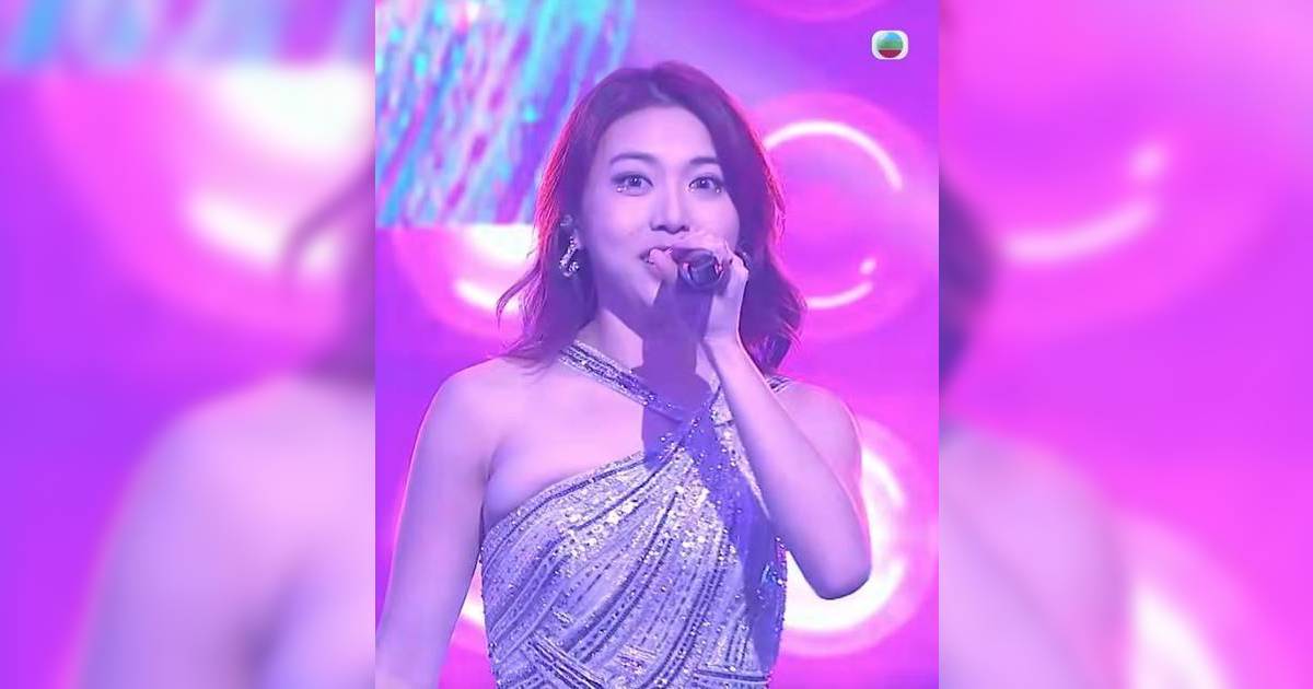 《聲秀》決賽 周智敏Emily表現失準唱功被轟 與阿嬌撞衫 副乳勁搶fo