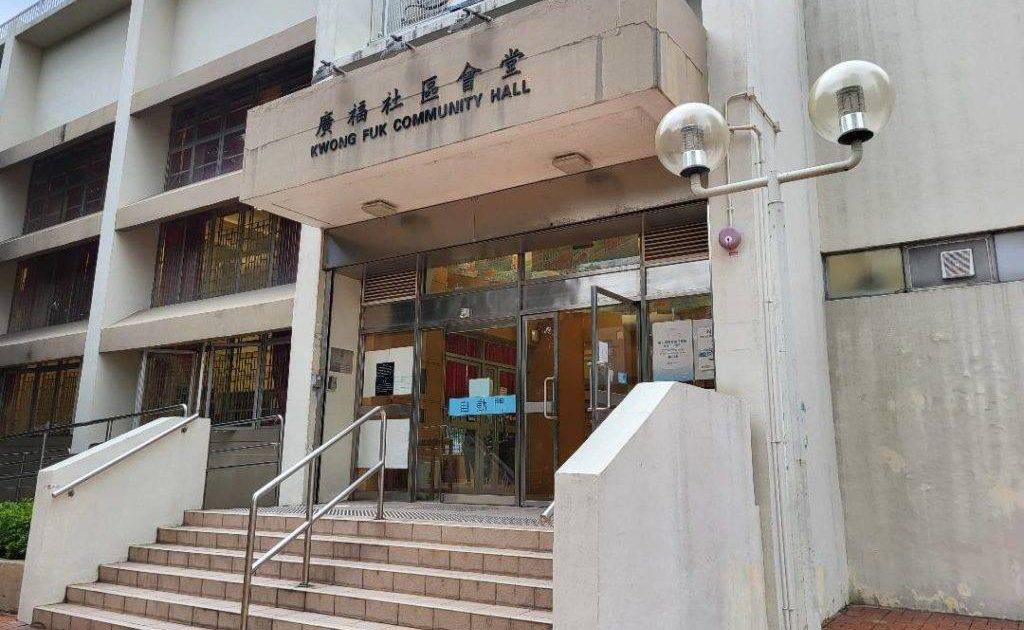 宏福苑大火家屬憑照片認屍辨認遺體 部分需由親友攙扶 路過市民睹慘況哽咽