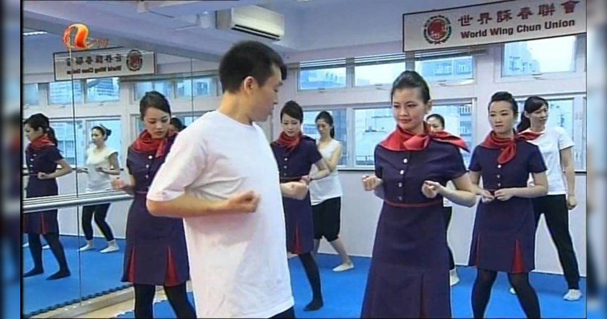 港女機艙大鬧男友叫雞｜香港航空空姐曾必修詠春拳 每週被打3次應付野蠻客