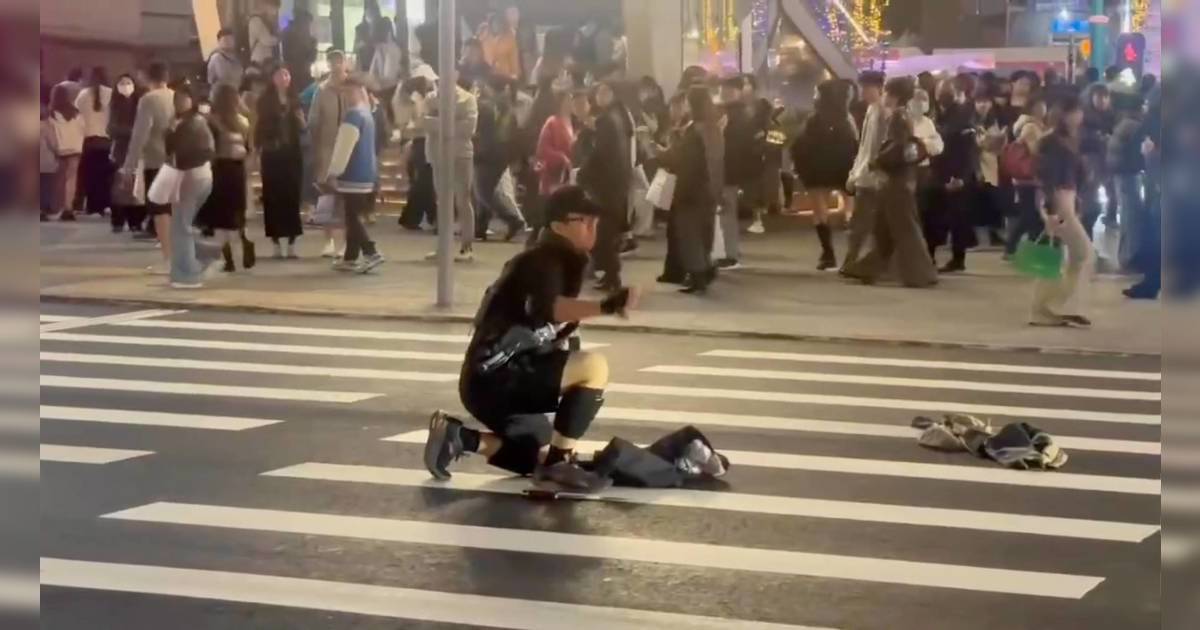 台北車站恐襲｜防毒面具男持刀砍人9傷 丟煙霧彈57歲乘客身亡