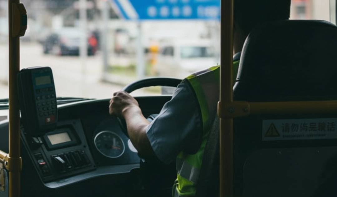 巴士司機急尋幼稚園幼童「大火後冇再搭過我車」網民眼濕濕：希望小朋友父母見到