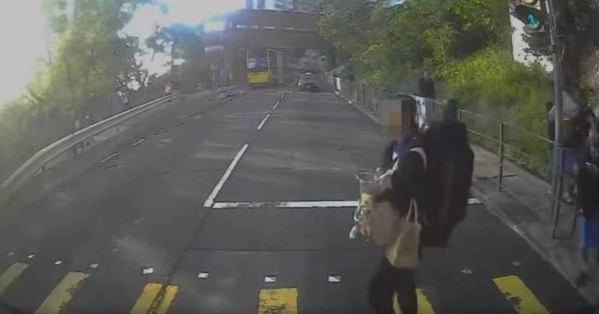 13歲女學生過馬路被的士撞飛 車cam片段曝光經過 網民：已email女生學校