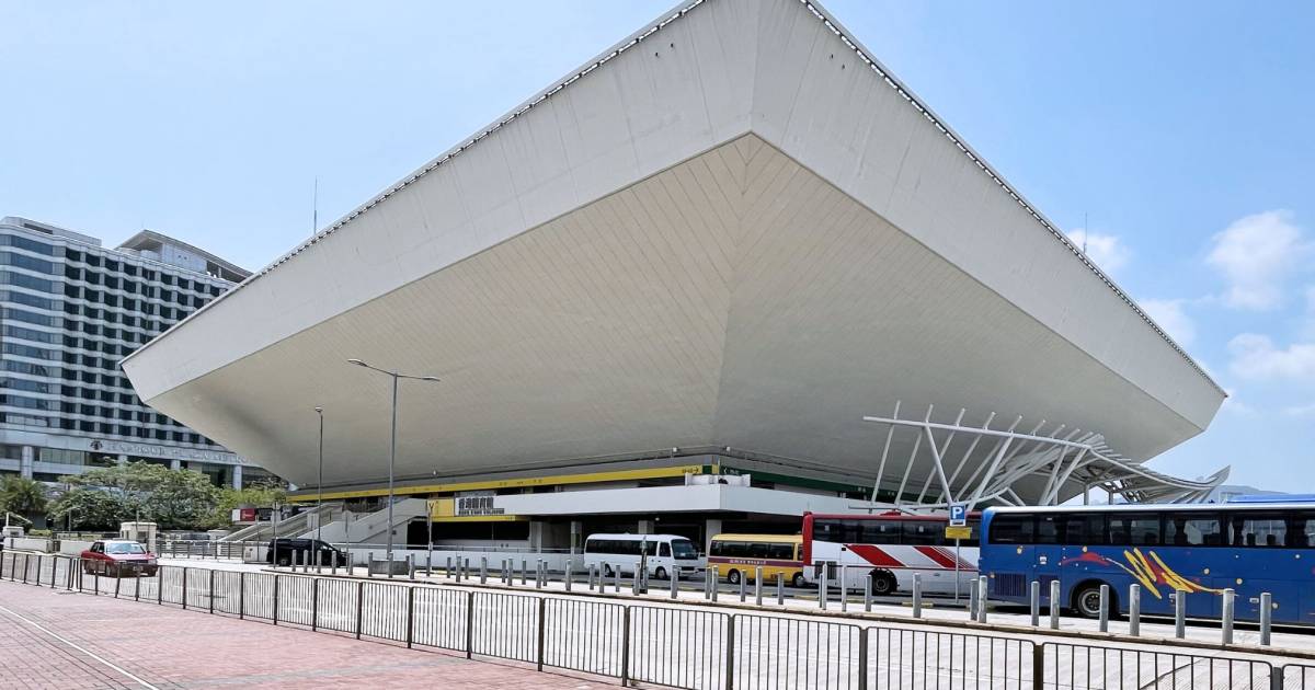 紅館演唱會突發意外 女觀眾劇痛捂眼 親友報警即被送院 附事發經過