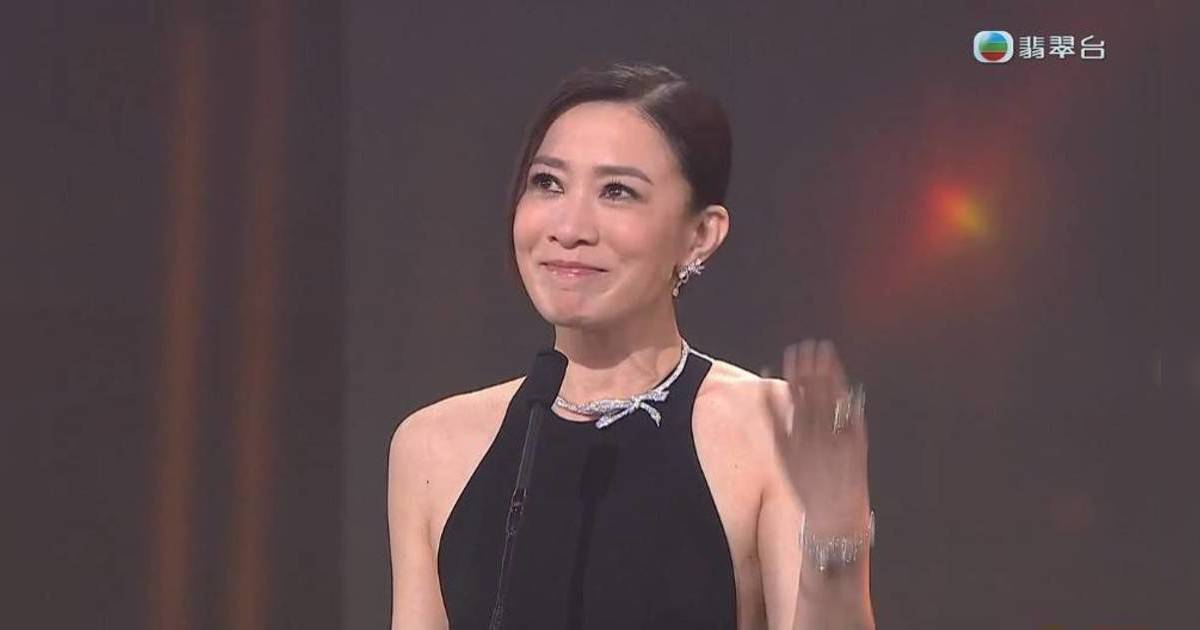 萬千星輝2025｜佘詩曼四奪視后創TVB歷史 台上激動落淚表白Man姐
