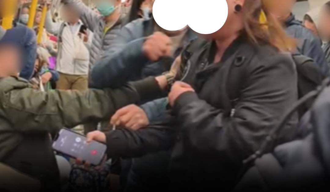 港鐵老翁揮拳案｜受害女子頭部多次被阿伯打 哭訴揭真相萌尋短念頭