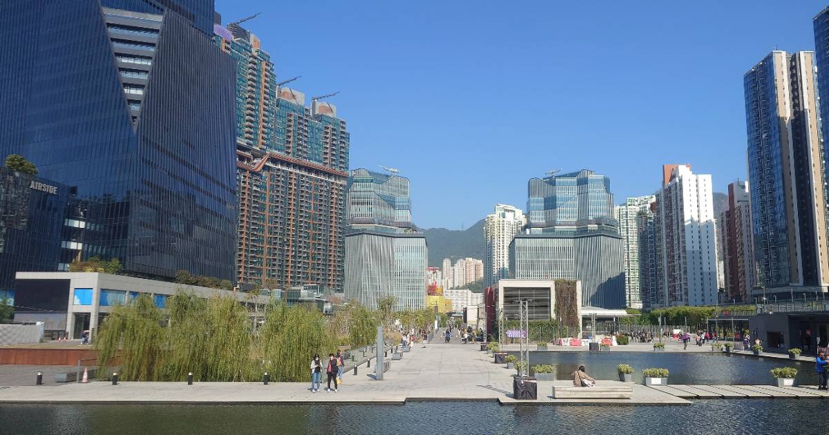 26歲男子持短劍指嚇途人被拘捕 警方到場查背囊再發現可怕利器