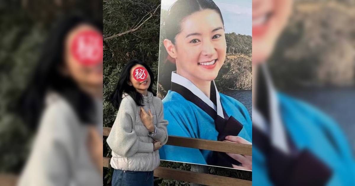 55歲李英愛事隔22年重返《大長今》拍攝地 與劇照合影激動落淚 凍齡外貌震驚網民
