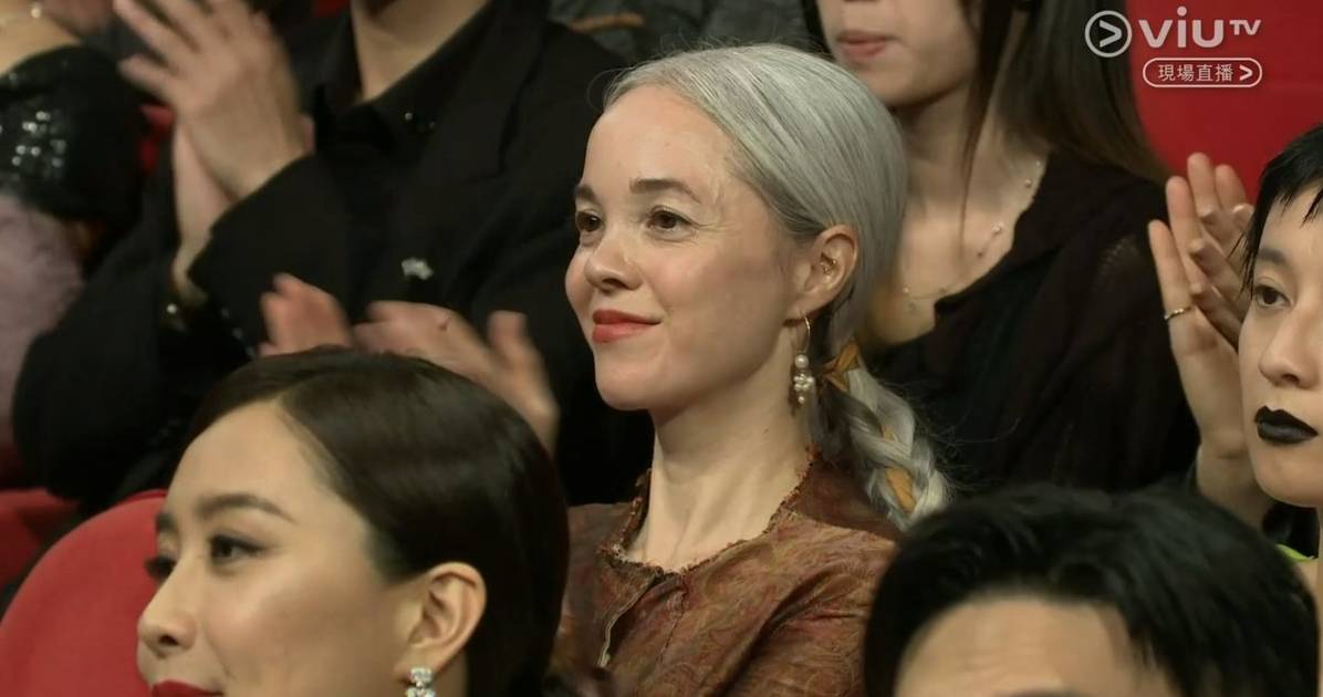 金像獎2026｜麥浚龍混血女友戴庚玲驚艷金像獎 名校學歷背景猛料 影后女兒是她學生