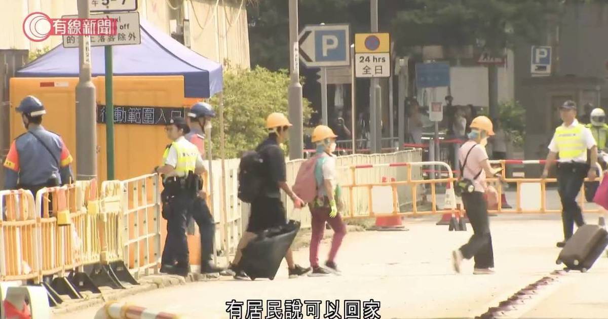 宏福苑大火上樓執拾首日 居民突頭暈不適 被抬上擔架送院